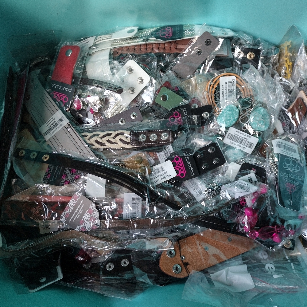 Lot of paparazzi jewelry sell as wholesale lot